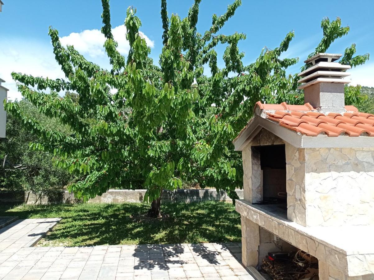 Studio Apartment With Balcony Trogir Buitenkant foto