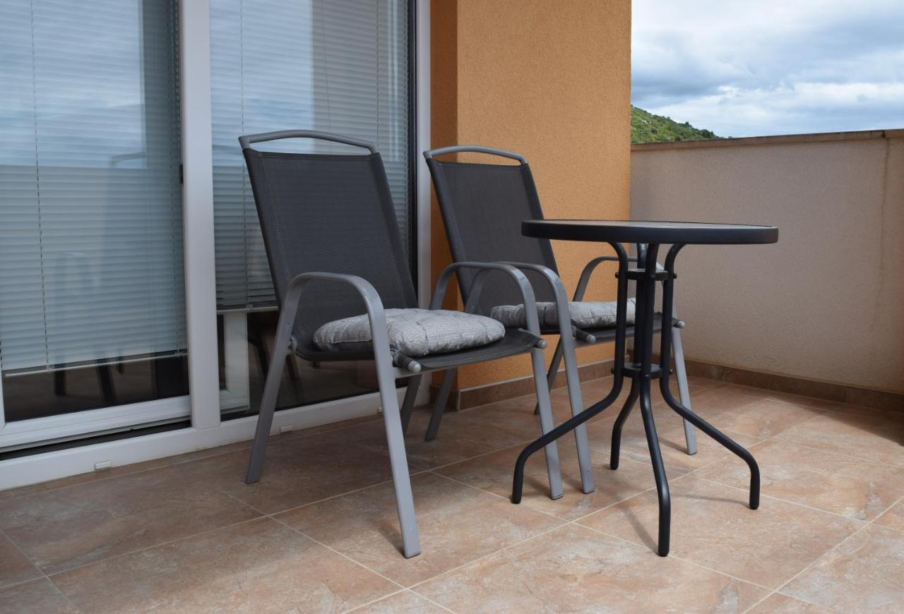 Studio Apartment With Balcony Trogir Buitenkant foto