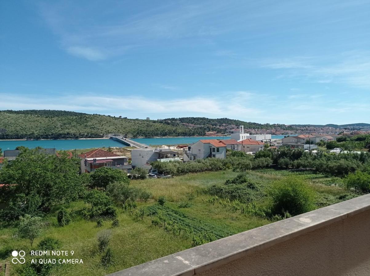 Studio Apartment With Balcony Trogir Buitenkant foto