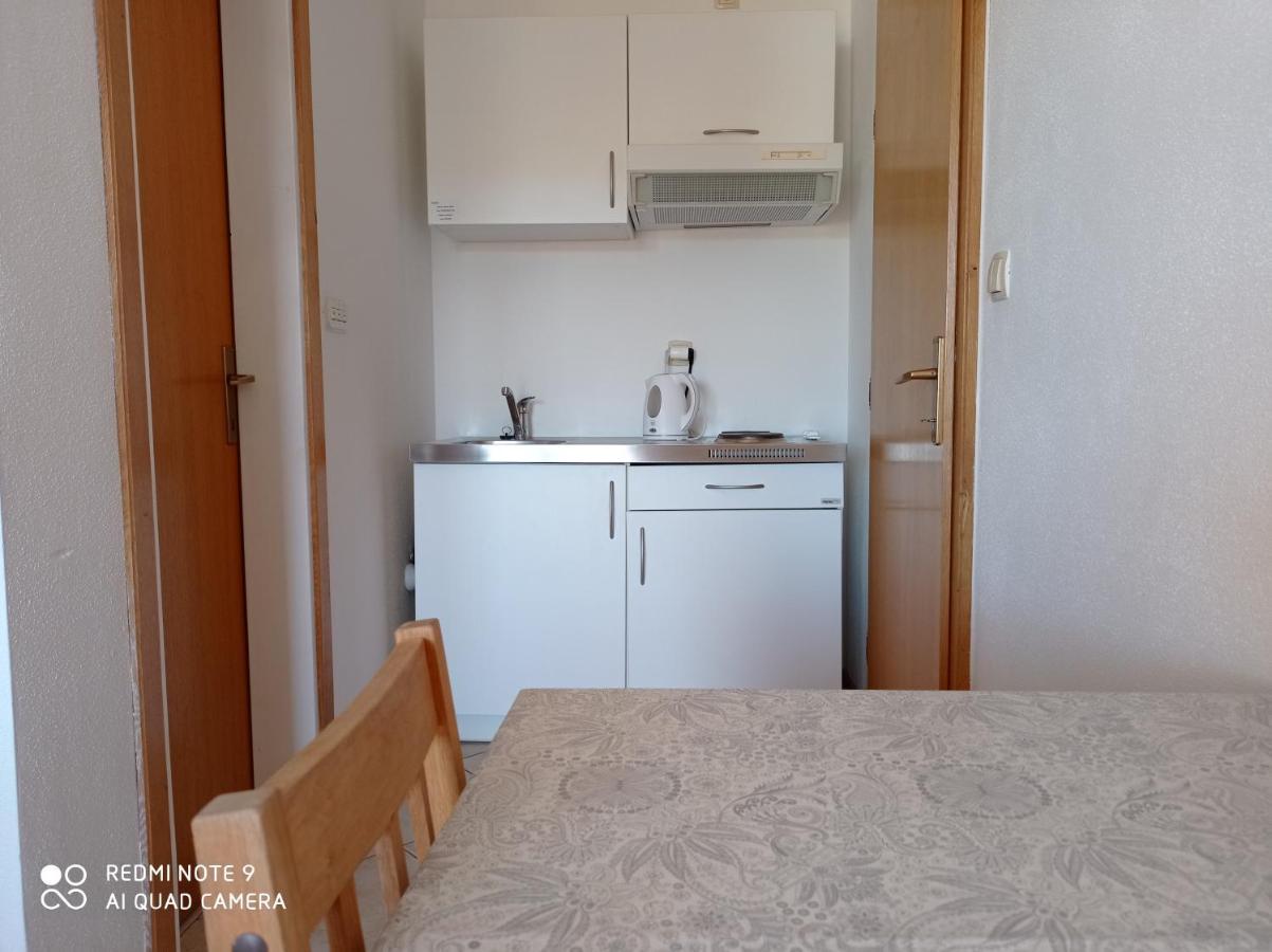 Studio Apartment With Balcony Trogir Buitenkant foto