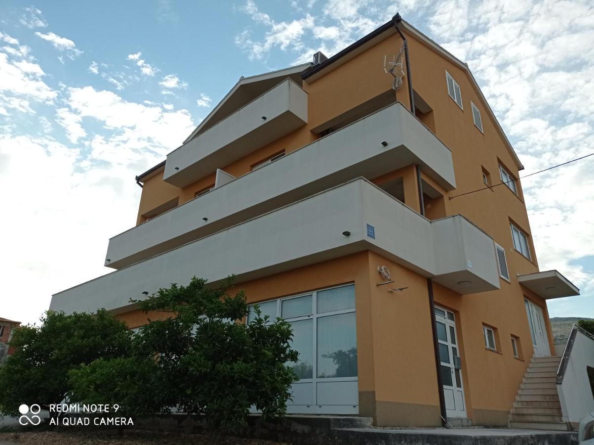 Studio Apartment With Balcony Trogir Buitenkant foto
