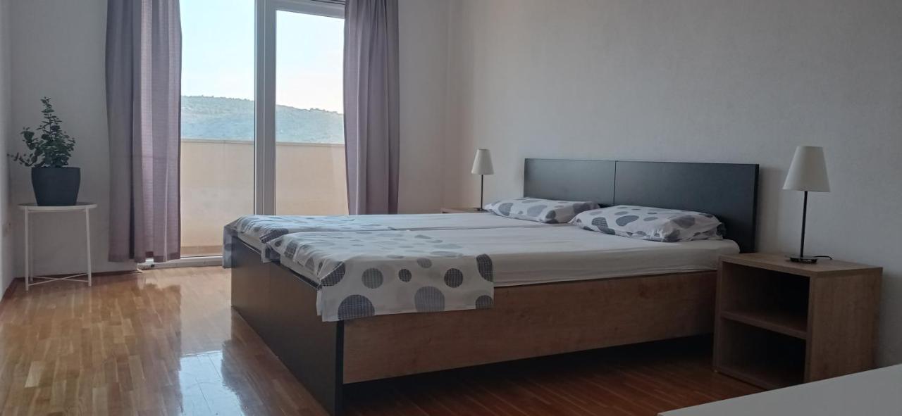 Studio Apartment With Balcony Trogir Buitenkant foto
